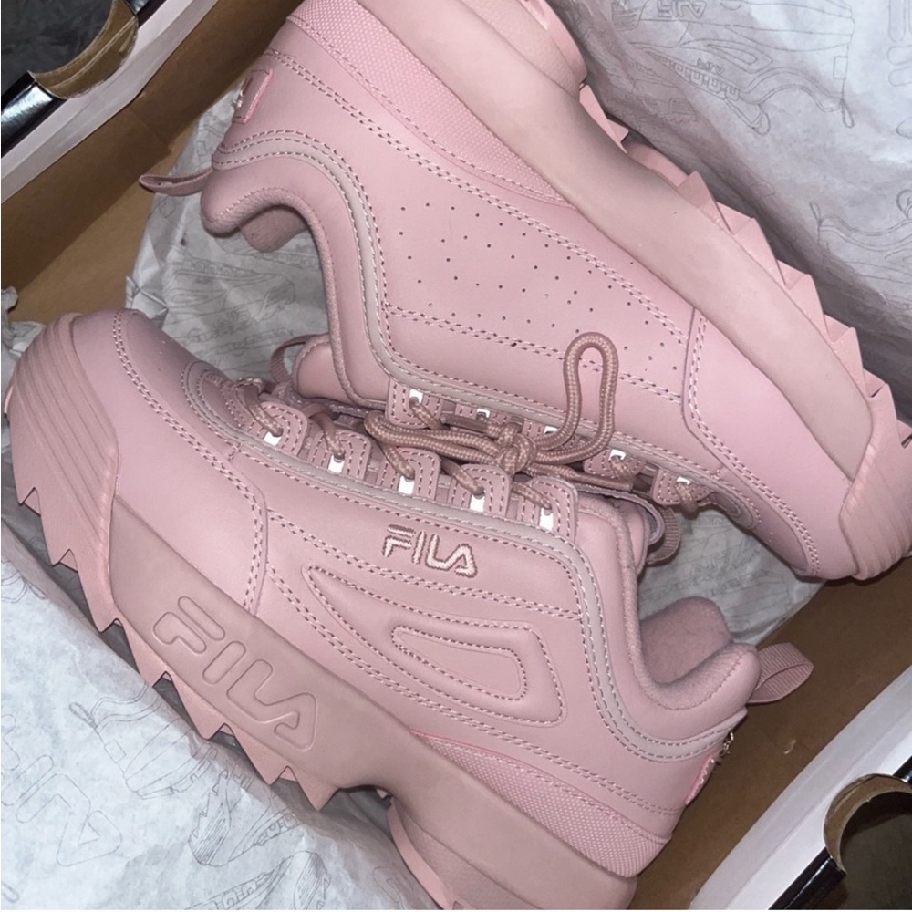Brand new women size 10 very unique light pink color size 10 filas